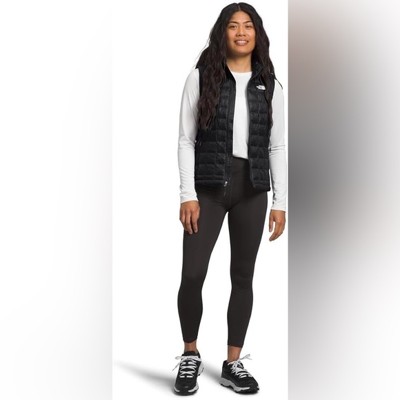 The North Face Women's Black Puffer Vest - Picture 2 of 11